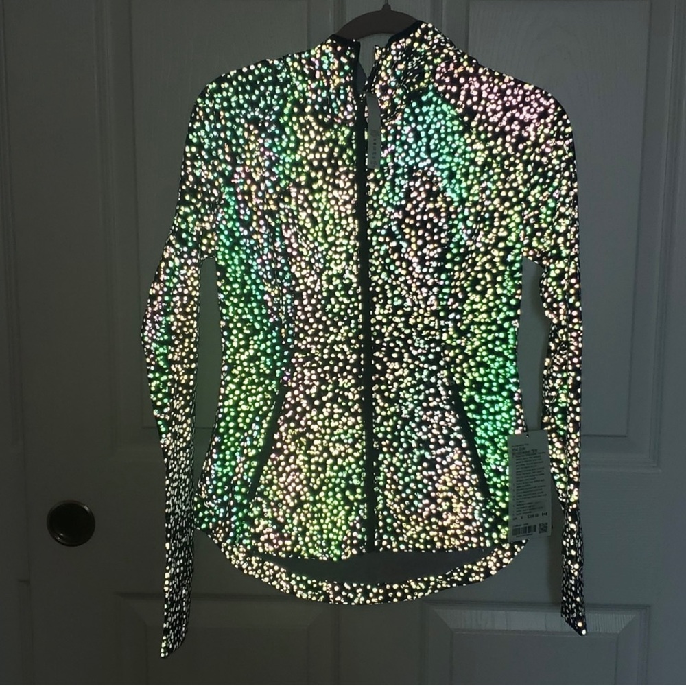 NWT RARE lululemon seawheeze REFLECTIVE running jacket. Beautiful colors
